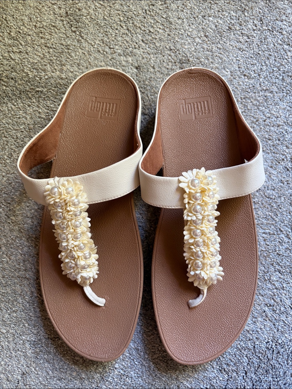 Fitflop Cream Floral-Beaded Toe-Post Sandals with Brown Footbed